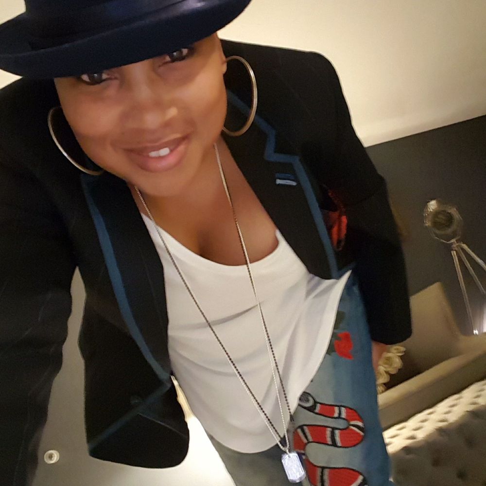 Meet your Posher, Gina